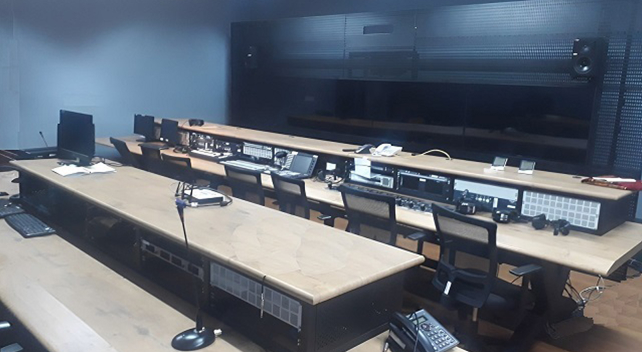 BROADCAST CONSOLE STUDIO-1